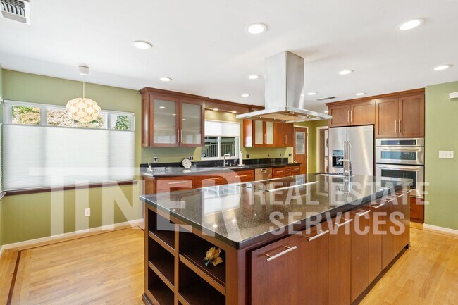 Building Photo - 1071 Sagamore Way