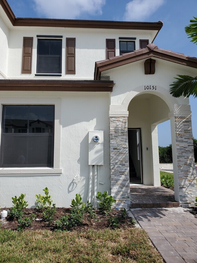 10151 SW 228th Terrace, Cutler Bay, FL 33190 Townhome Rentals in