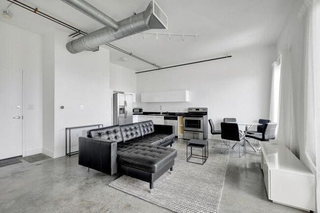Foto del edificio - 10 SW South River Dr
