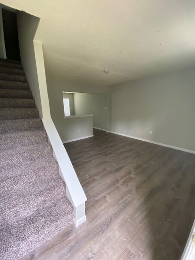 Foto del edificio - Three Level Condo with Garage