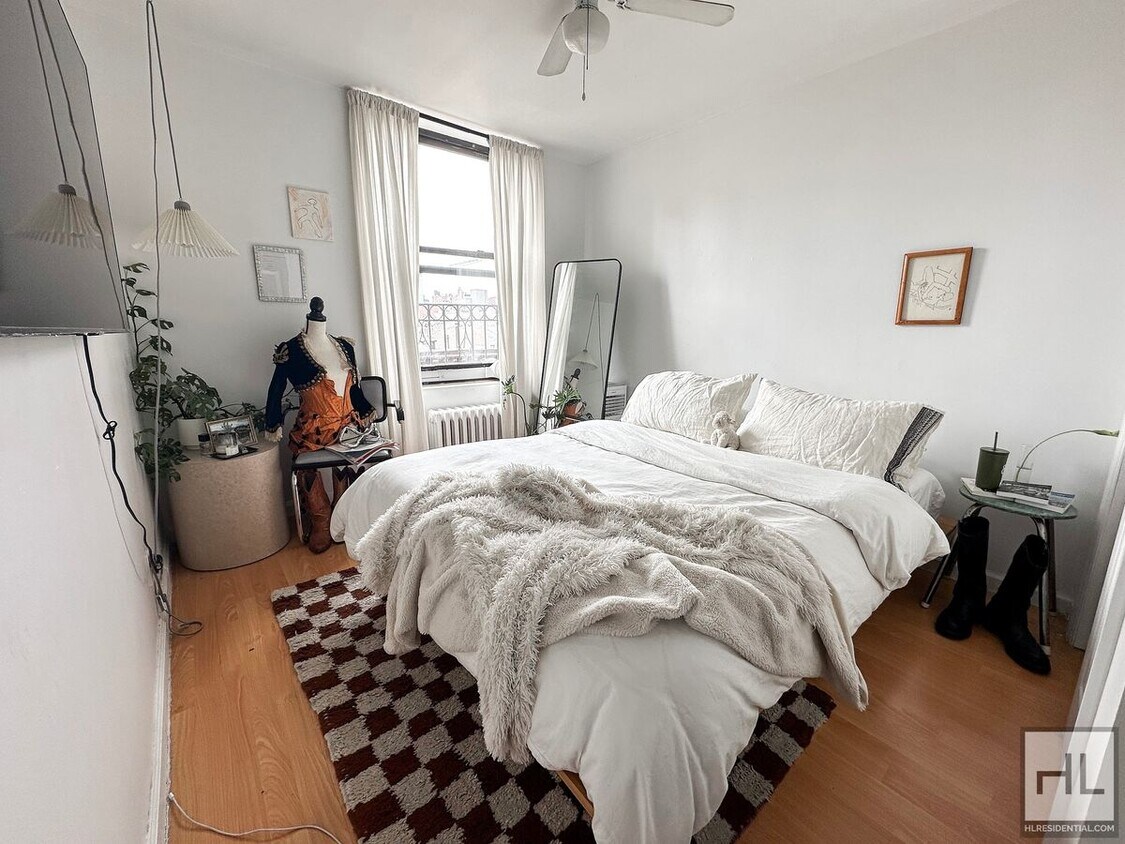 MOTT STREET Room for Rent in New York, NY