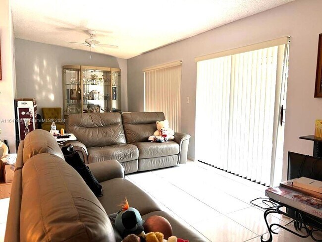 Foto del edificio - 10723 W Clairmont Cir