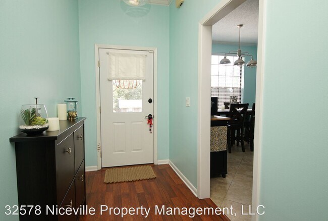 Building Photo - 3 br, 2 bath House - 221 Karen Ct