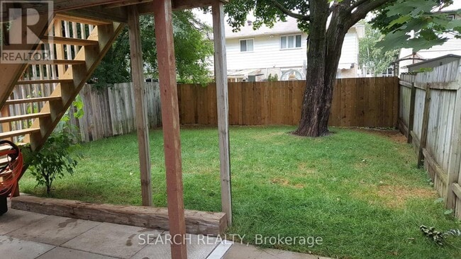 Building Photo - 70 Chaucer Crescent