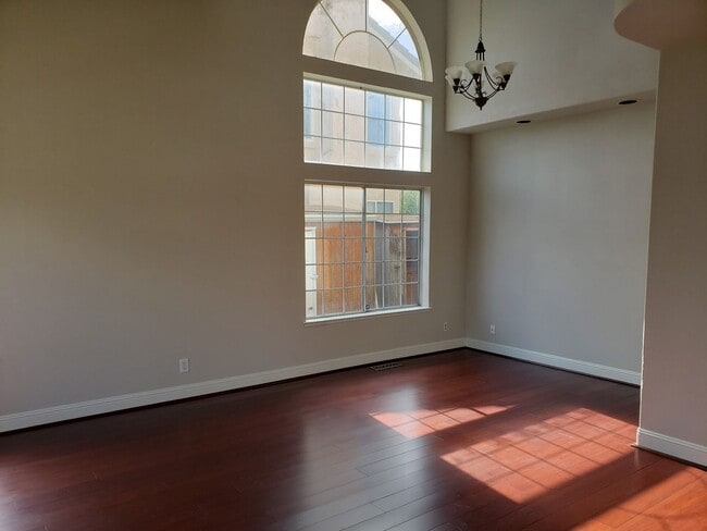 Building Photo - Charming 4 bedroom 2.5 Bath home in Antioc...