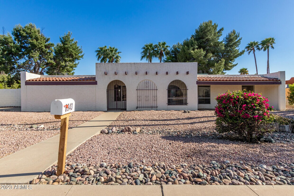 Foto principal - 6943 E Redfield Rd