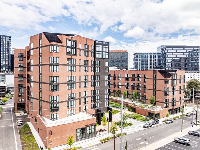 Building Photo - Broadview at Vanderbilt