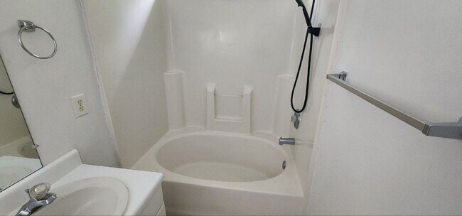 Building Photo - 411 Landing Pl Dr