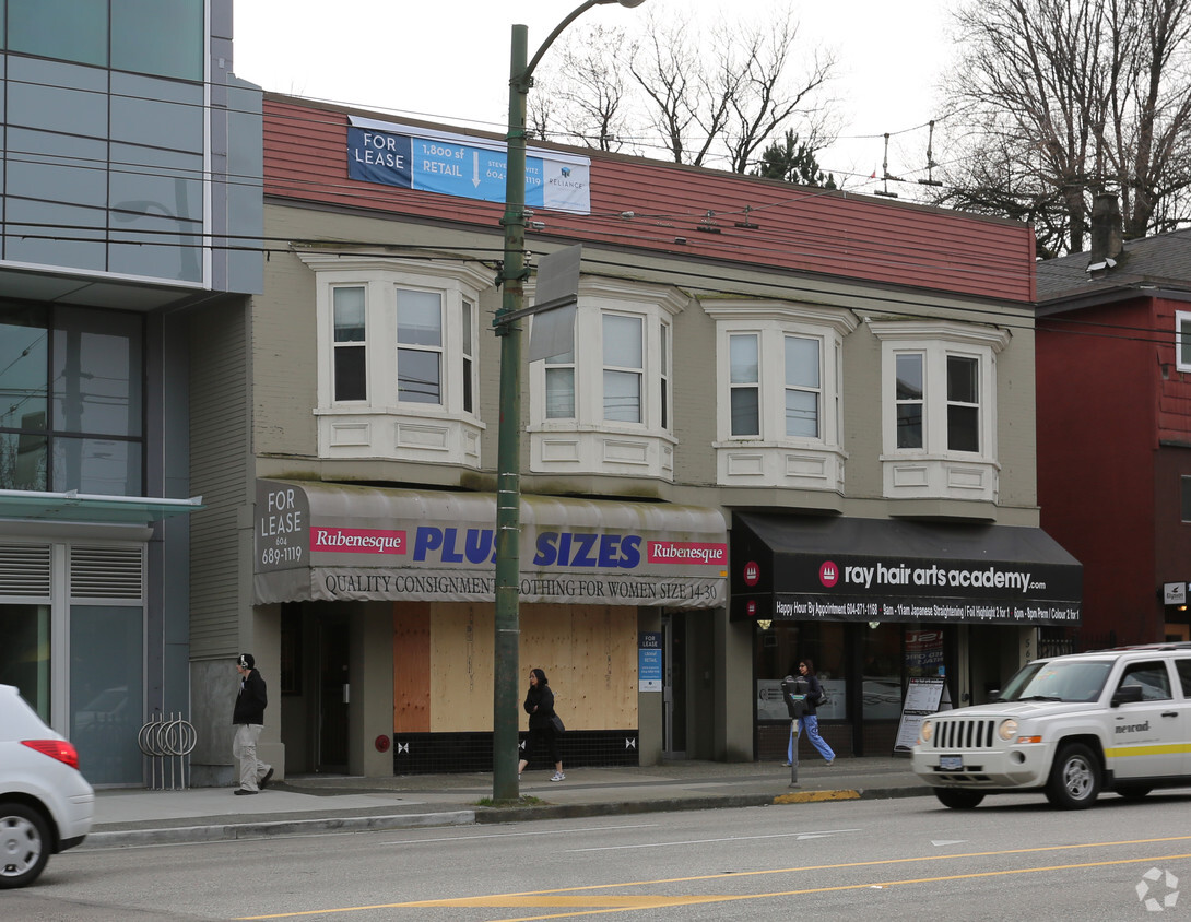 Building Exterior - 564-568 W Broadway St