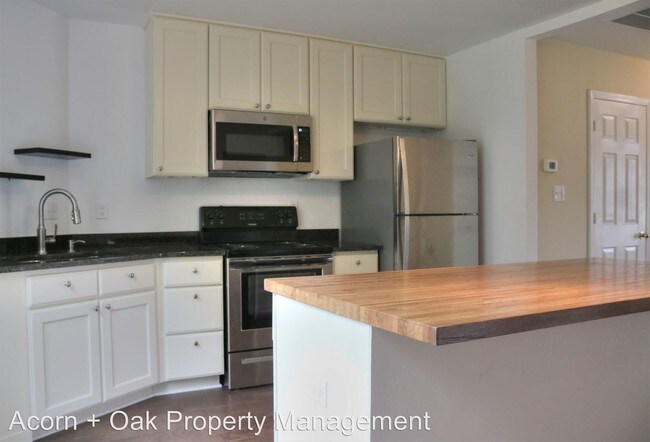 Building Photo - 3 br, 2.5 bath House - 310 E. Umstead St.