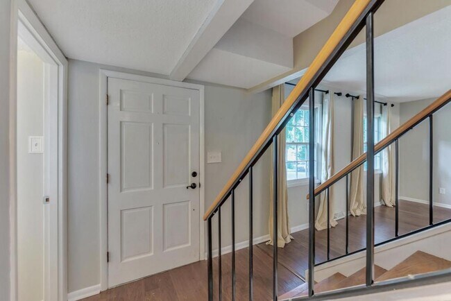 Foto del edificio - 1909 Capri Drive