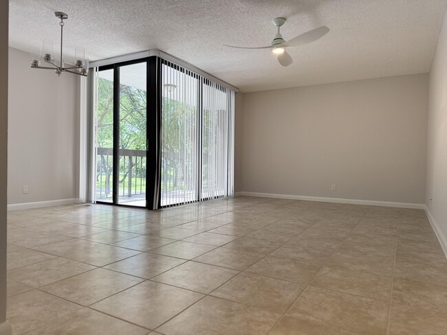 Foto del edificio - 955 Egret Cir