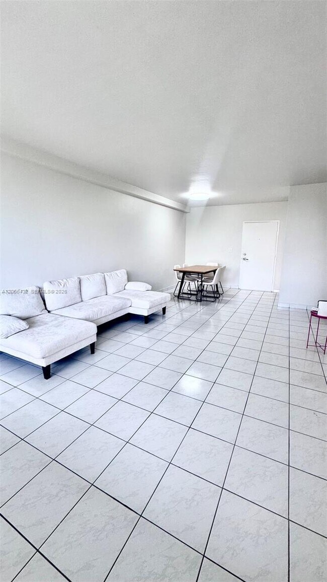 Foto del edificio - 7441 Wayne Ave