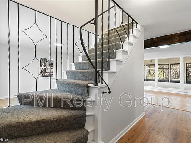 Building Photo - 607 Castle Blvd