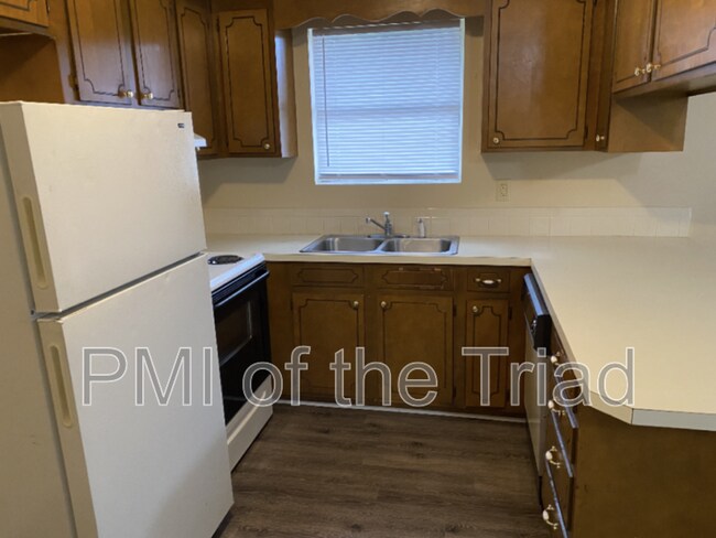 Foto del edificio - 1500 Oakshire Ct