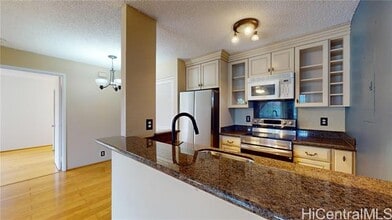 Building Photo - 46-1065-1065 Emepela Wy