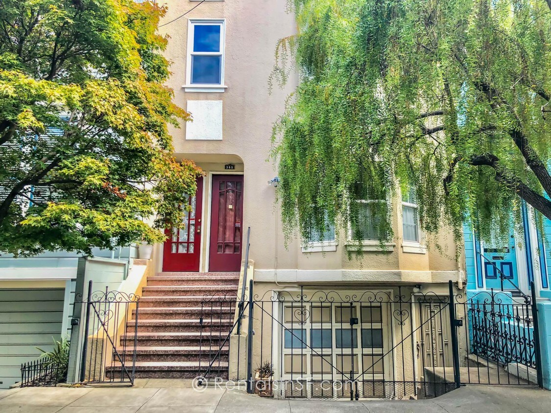 Primary Photo - 363 Lexington St