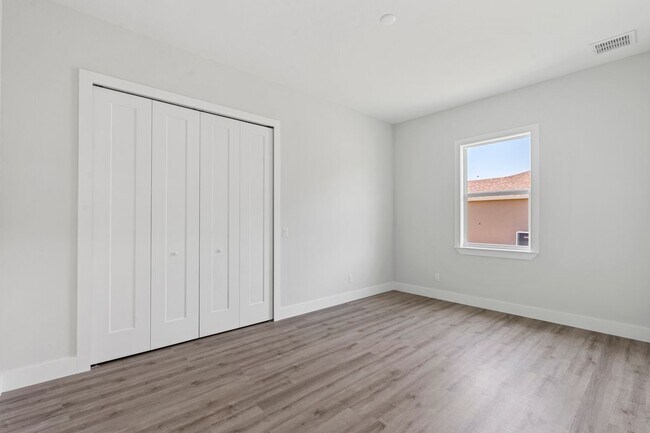 Building Photo - 25434 Alicante Dr