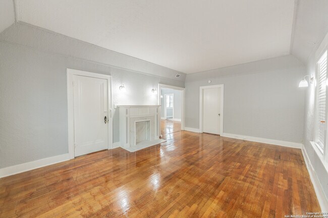 Foto del edificio - 527 Fulton Ave