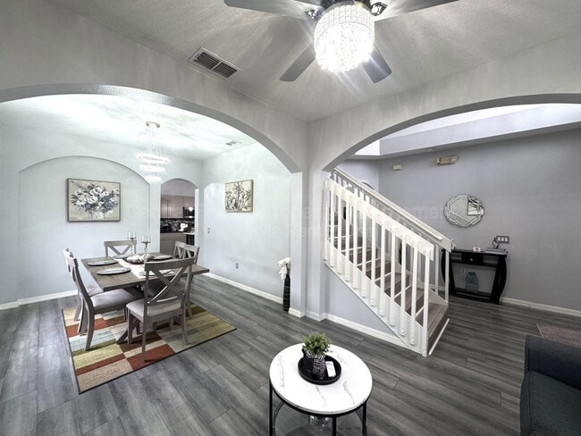 Photo - 736 Kildrummy Dr House