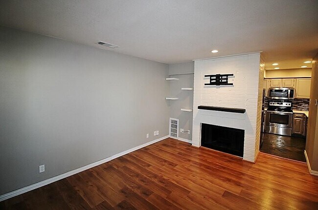 Foto del edificio - 18240 Midway Rd