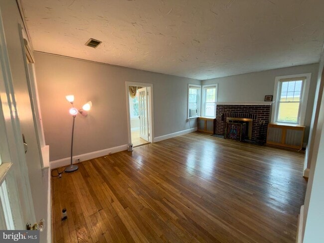 Building Photo - 409 Sanhican Dr