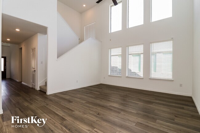 Building Photo - 9912 Diamondhead Dr