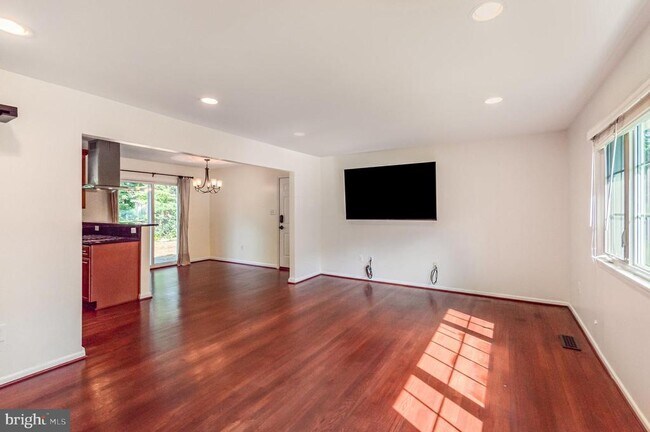 Foto del edificio - 519 Woodland Ct NW