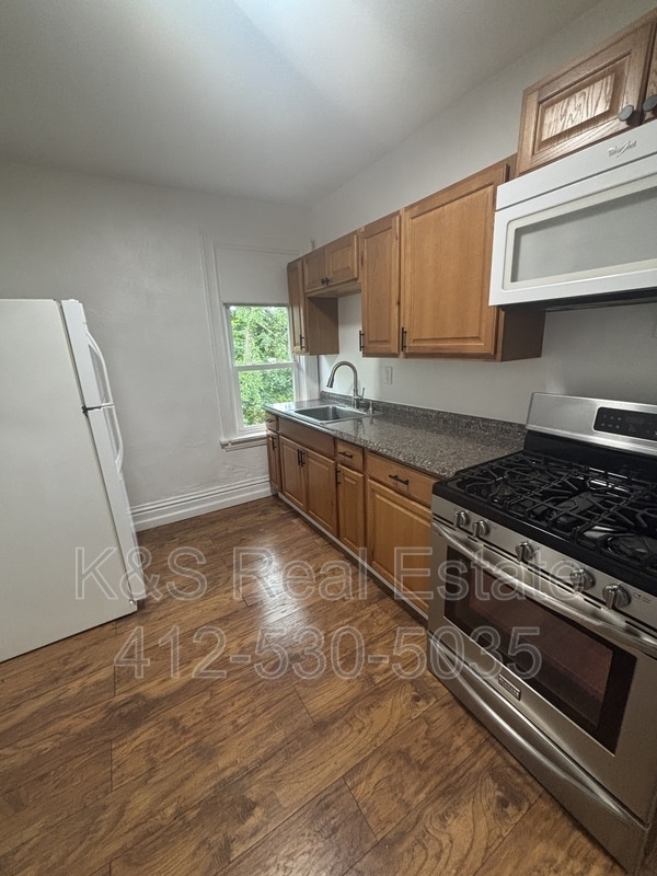 Building Photo - 5227 Clarwin Ave