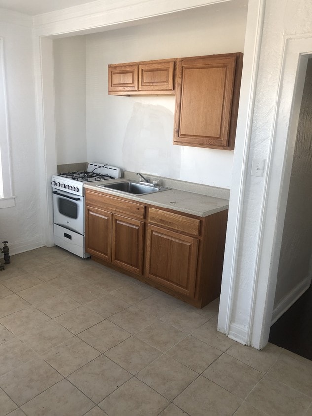 Primary Photo - 5146 W 21st St