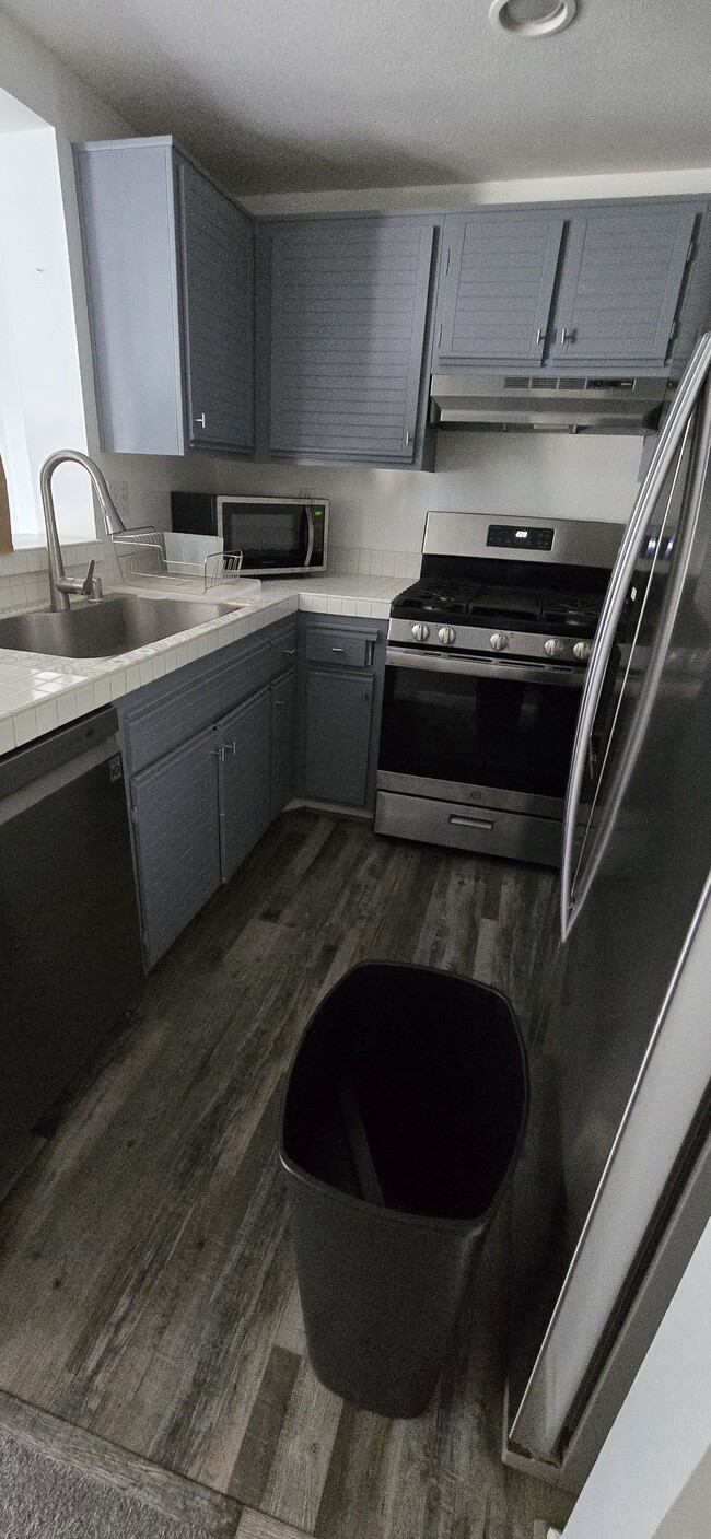 Building Photo - 24155 Del Monte Dr