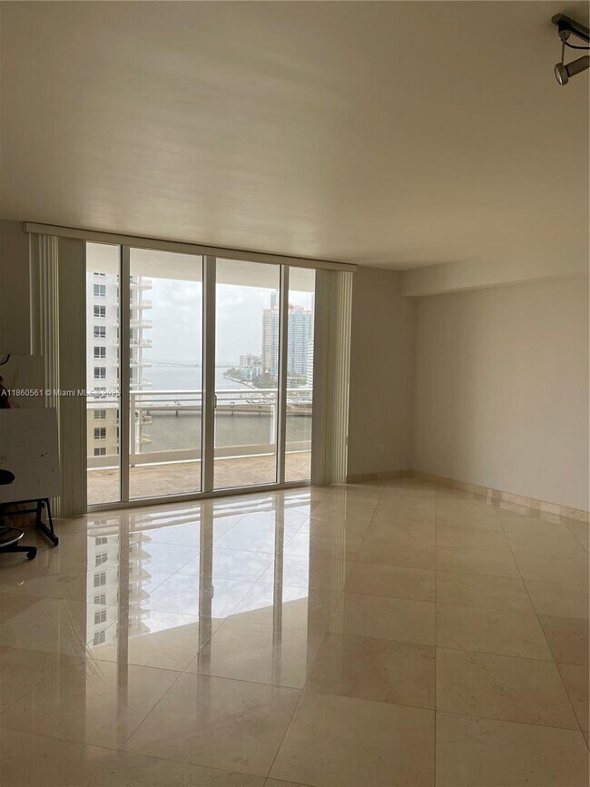 Foto del edificio - 901 Brickell Key Blvd