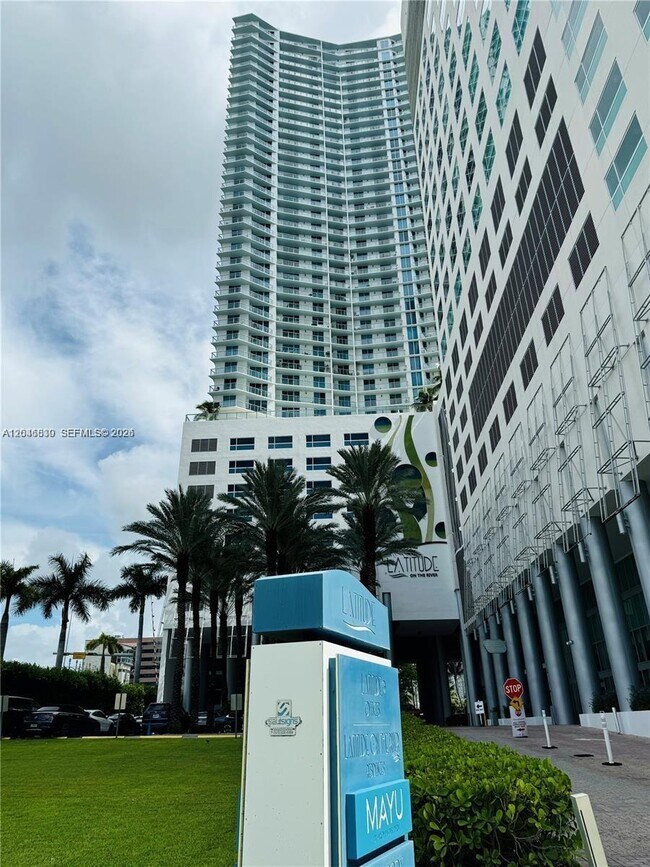 Foto del edificio - 185 SW 7th St