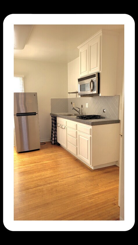 Foto principal - 445 N Doheny Dr