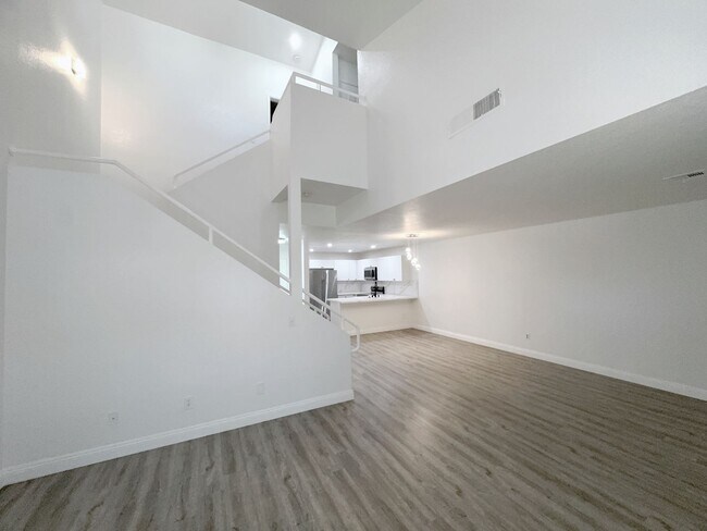 Building Photo - 2 bedroom 2.5 bath 1 garage 1 carport town...
