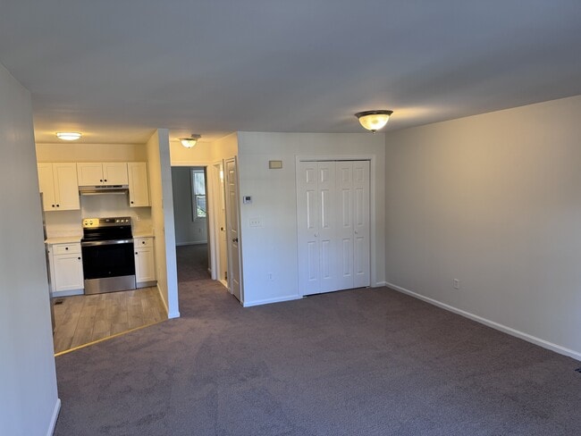 Building Photo - 2558 Whitney Ave