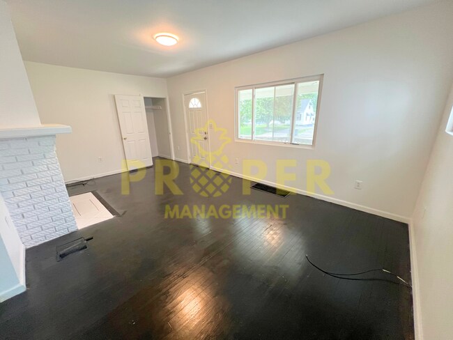 Foto del edificio - 2 bedrooms 1 bathroom house