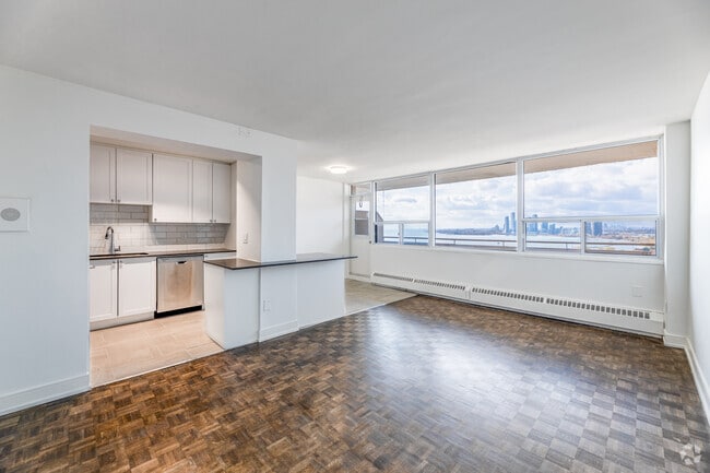 1BR, 1BA - 680SF - Salon - 55 Triller Ave