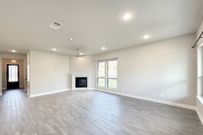Foto del edificio - Gorgeous 4-Bedroom Home in Woodbridge Esta...
