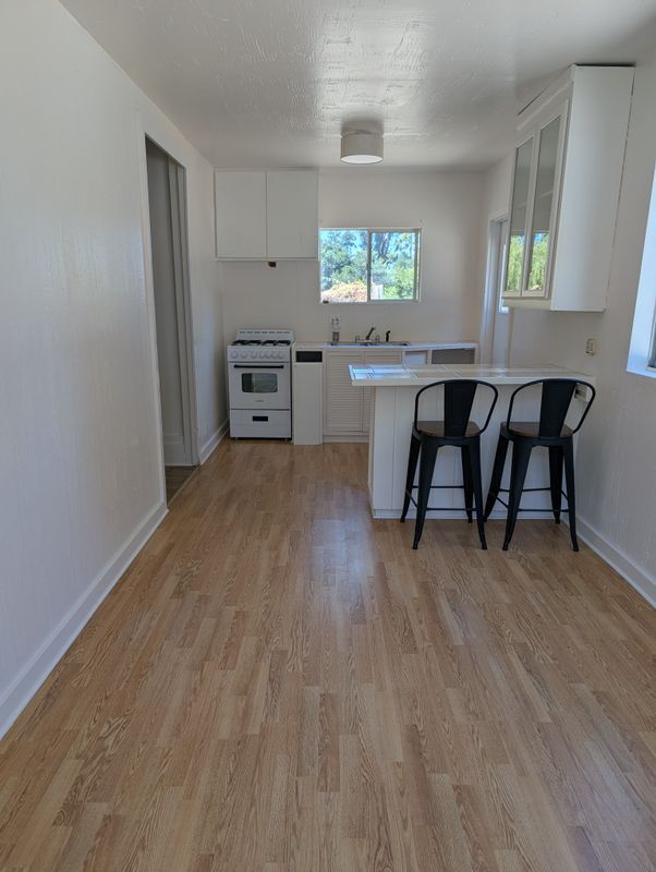 Foto del edificio - 350 Primrose Ln
