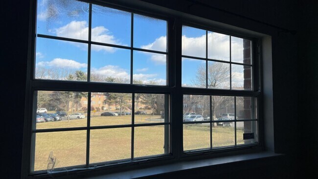 Foto del edificio - 305 College Dr