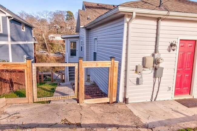 Photo - 1002 Boylston St House