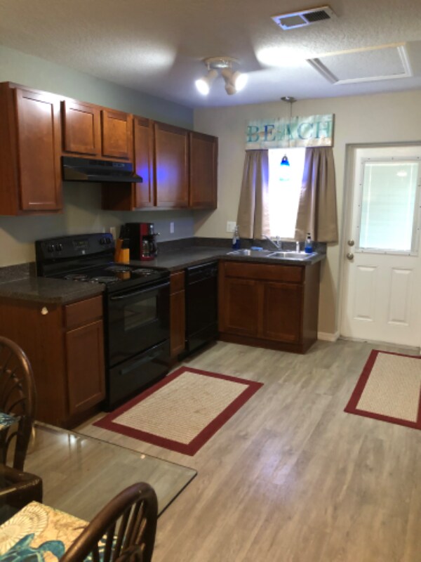 Building Photo - 9261 N Peachtree Way