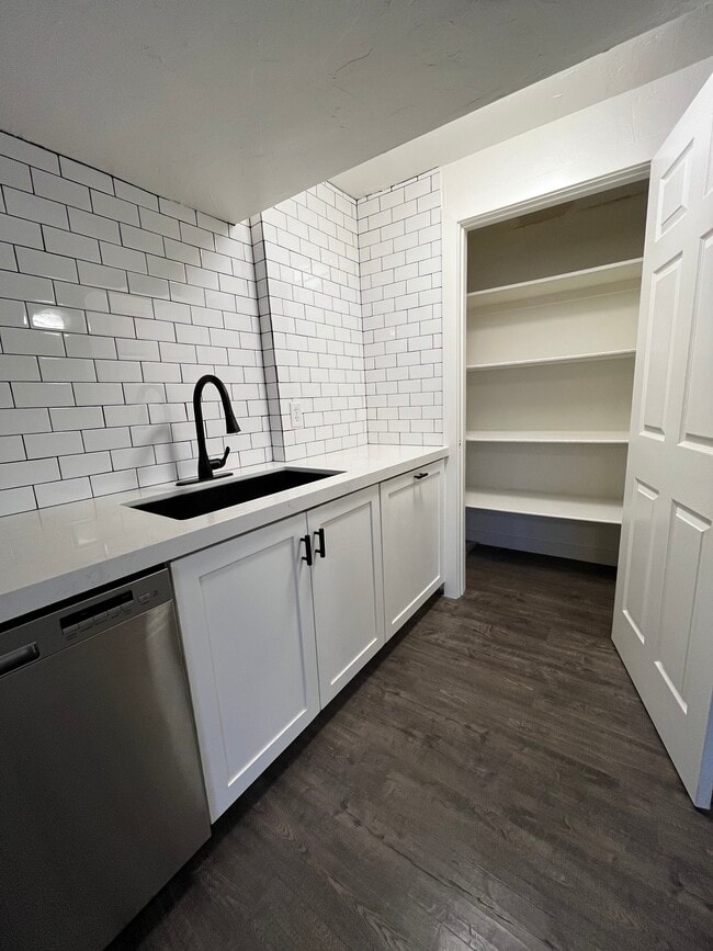 Foto del edificio - 415 Valley View Dr