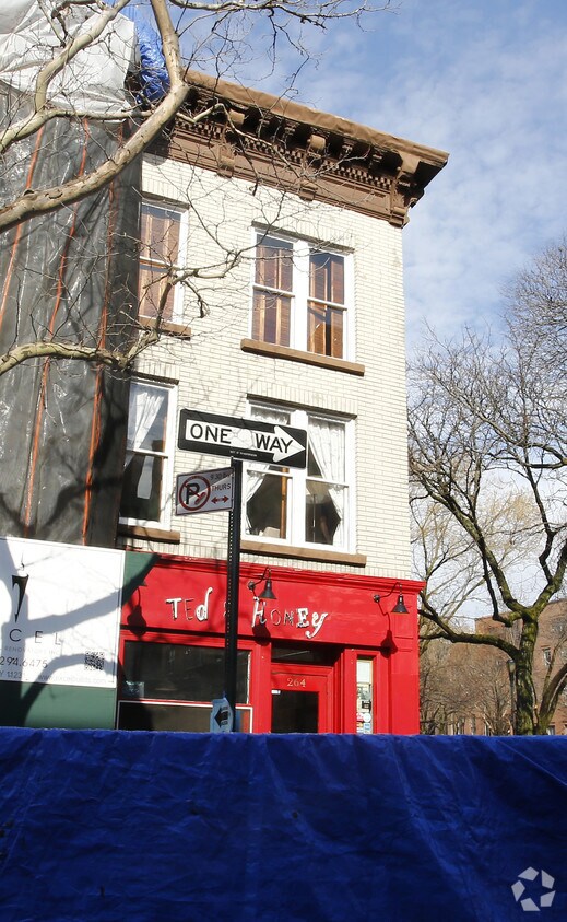 Building Photo - 264 Clinton St