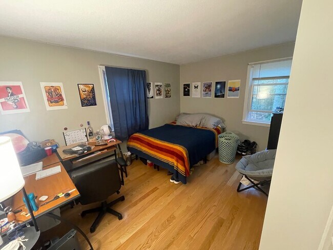 bedroom - 9 Edge Hill Rd