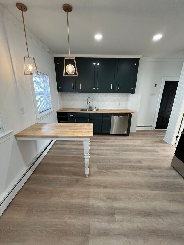Foto principal - 10-10 Oak St