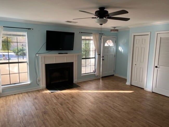 Building Photo - Great Location!! 2 Bedroom Condo