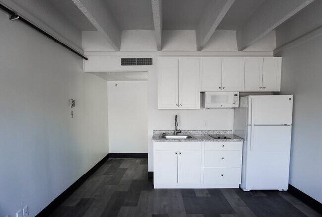 Foto del edificio - Studio Includes All Utilites