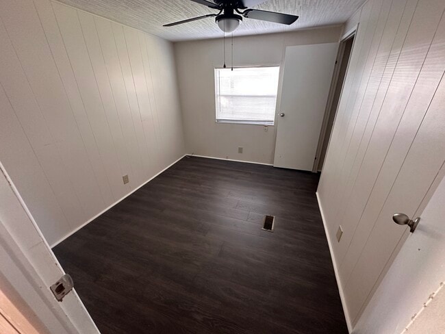 Foto del edificio - 1815 Woodcrest Dr